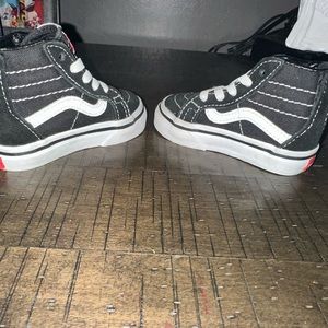 Vans Boys-Girls Toddler Vans worn once. Zipper in back for easy slip on